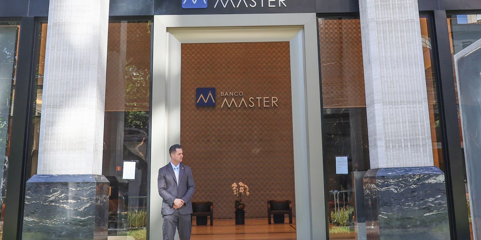 BC Decreta Liquidação do Banco Pleno, Instituição Ligada a Ex-Sócio do Master e Alvo de Investigações