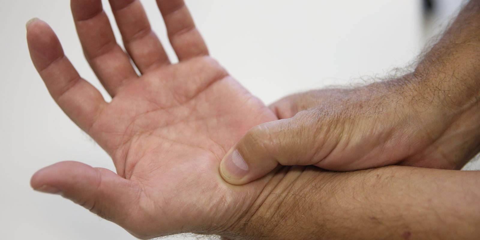 SUS expande tratamento e reconhecimento da fibromialgia com novas diretrizes e amparo legal
