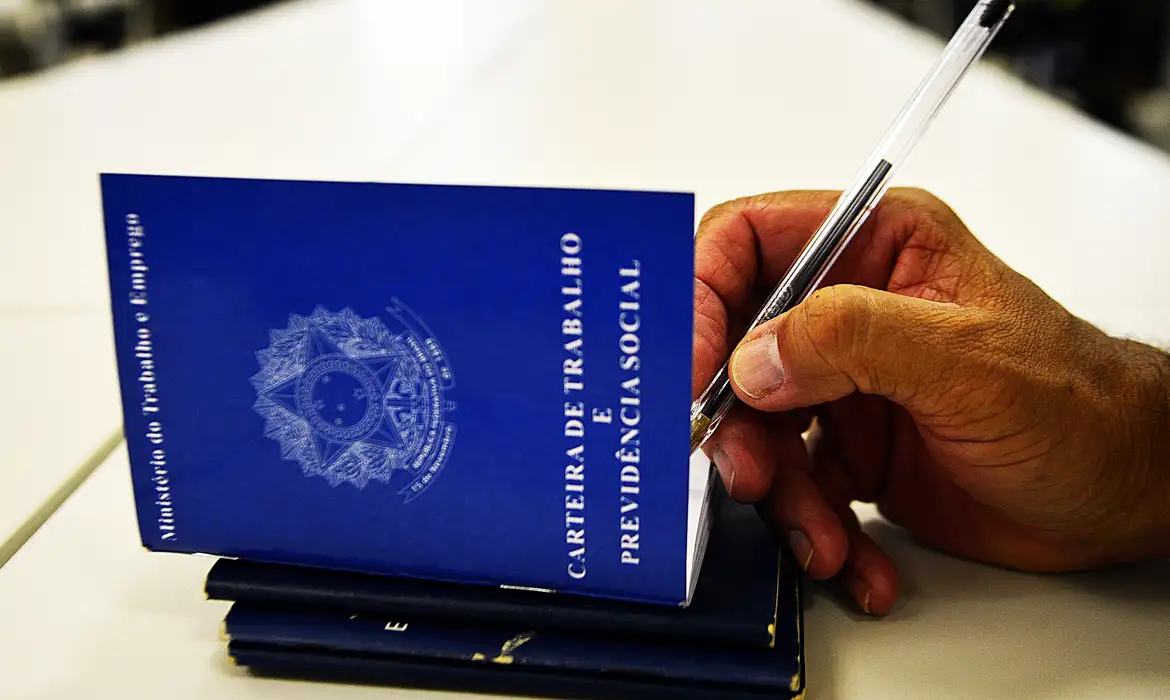 Brasil tem recorde de 66,8% dos trabalhadores na previdência social