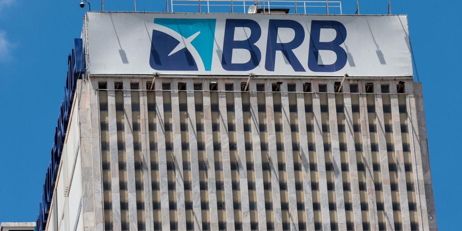 DF: Lei sancionada libera imóveis públicos para capitalizar BRB em meio à crise de confiança