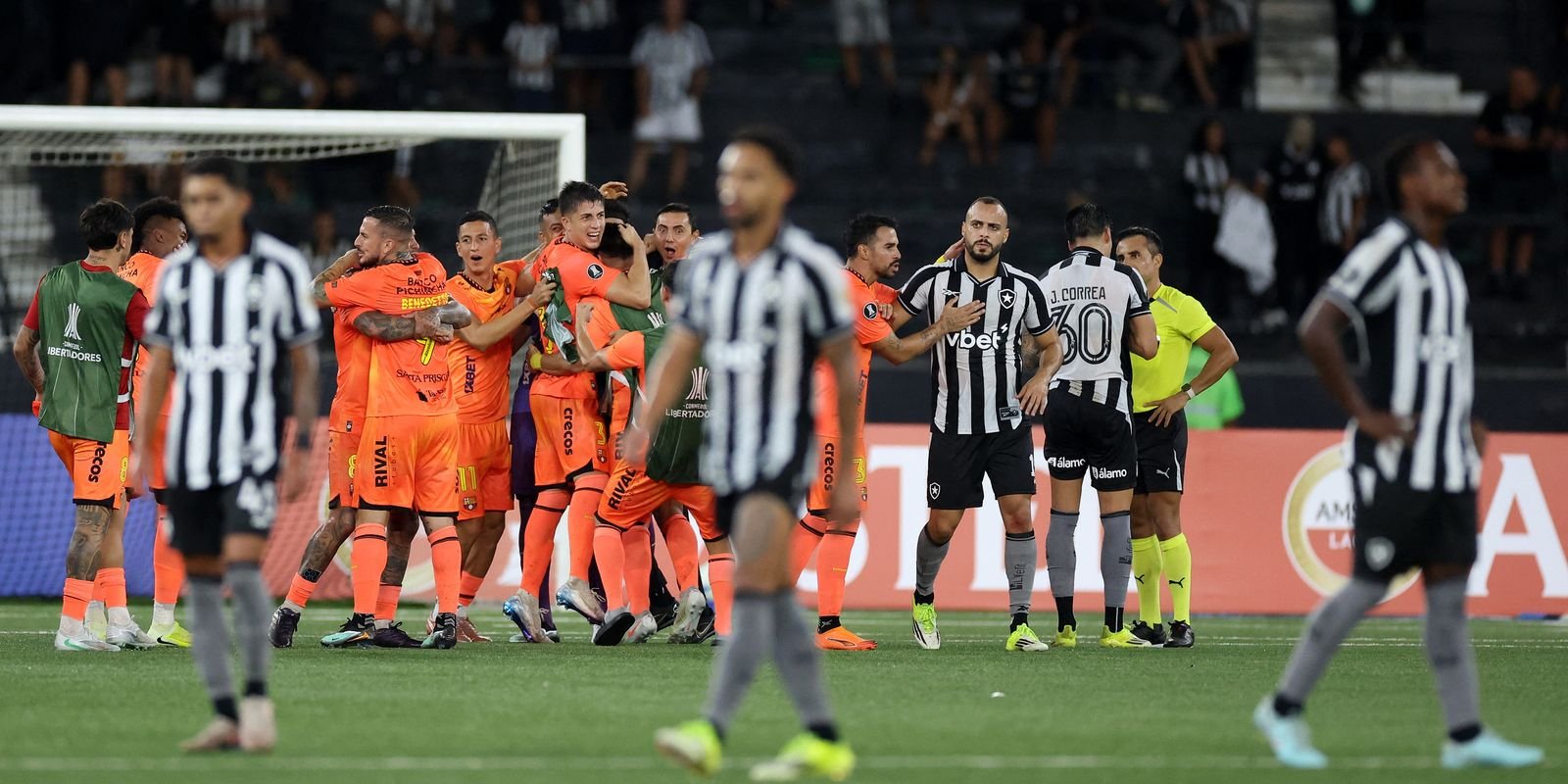 Botafogo dá adeus à Libertadores após derrota para o Barcelona de Guayaquil em casa