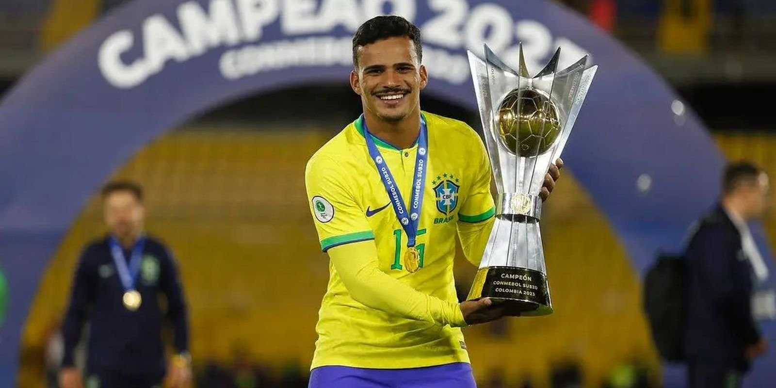 Jovem Lateral Kaiki, do Cruzeiro, Recebe Primeira Convocação para a Seleção Brasileira em Meio a Desfalques Cruciais