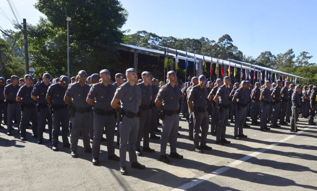 Tarcísio propõe aumento salarial de 10% e novos planos de carreiras das policiais civil e militar