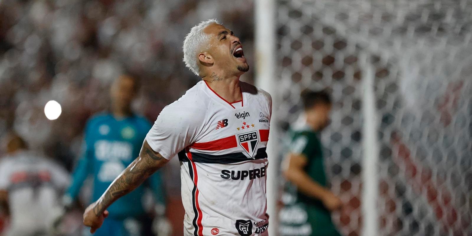 São Paulo conquista liderança isolada do Campeonato Brasileiro em noite de estreia de Roger Machado
