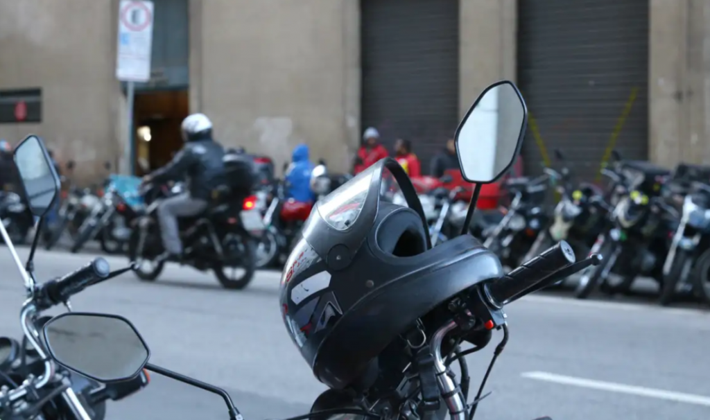 Detran-SP inicia exame teórico para motofretistas e mototaxistas