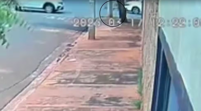 Menino é atropelado por carro enquanto andava de bicicleta no interior de SP