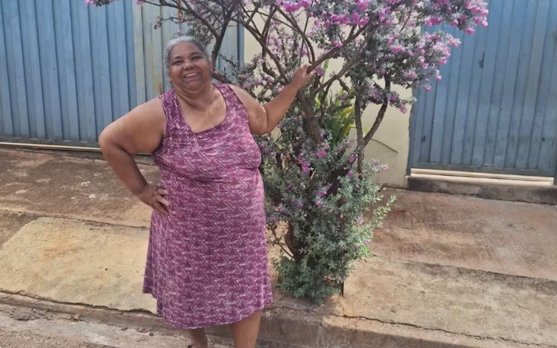 Mulher de 63 anos desaparece após sair de casa sem avisar e com sacola na mão