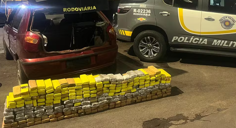 Homem é preso com 220 kg de maconha em carro na SP-300 em Andradina