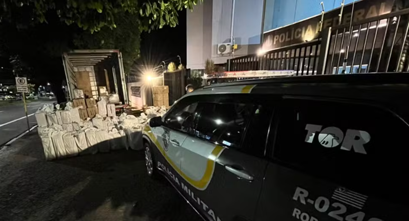 Polícia apreende R$ 360 mil em cigarros eletrônicos na SP-425 em Penápolis