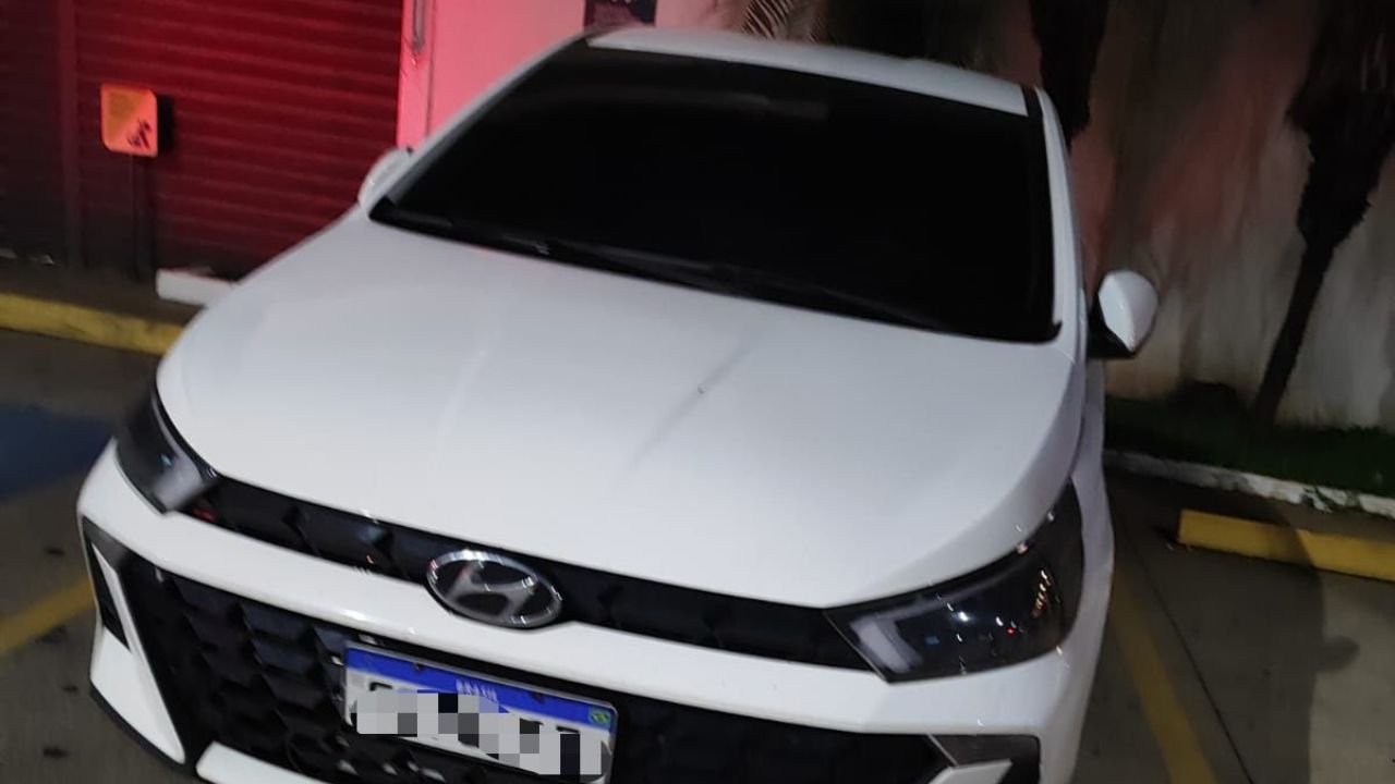 Motorista embriagado é detido ao dormir no volante na avenida Bady Bassitt