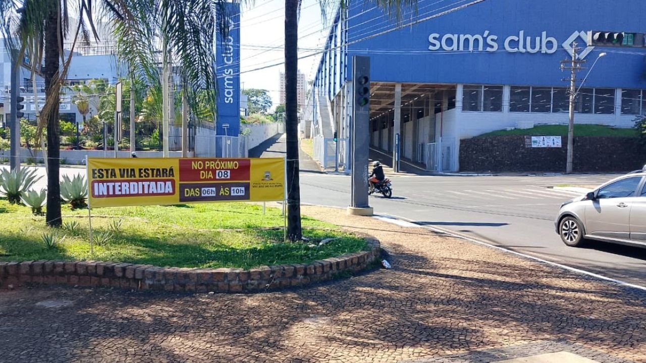 Corrida e caminhada provocam interdições no trânsito
