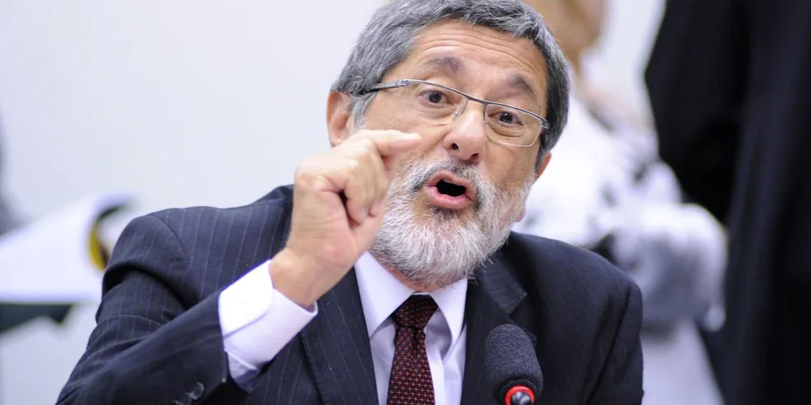 Guerra no Oriente Médio escancara risco energético do Brasil, adverte ex-presidente da Petrobras