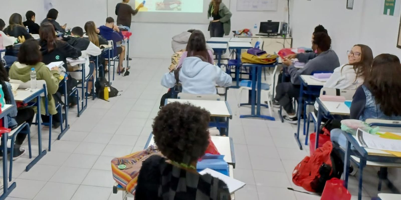 Ensino superior no Brasil: número de estudantes cresce, mas desafios persistem com avanço do EAD e alta evasão