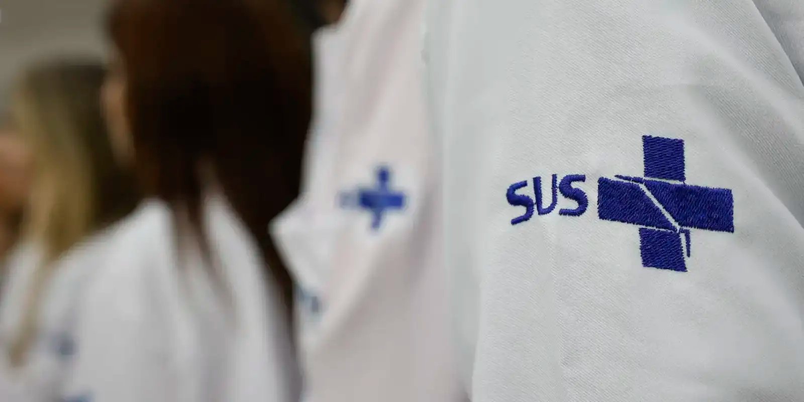Março Azul: Exames para detecção de câncer de intestino triplicam no SUS, impulsionados por conscientização e figuras públicas
