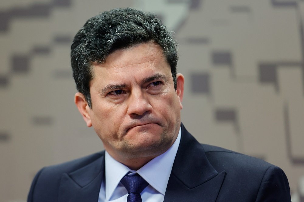 Sergio Moro se une ao PL e projeta votação de Flávio Bolsonaro no Paraná que supere o pai