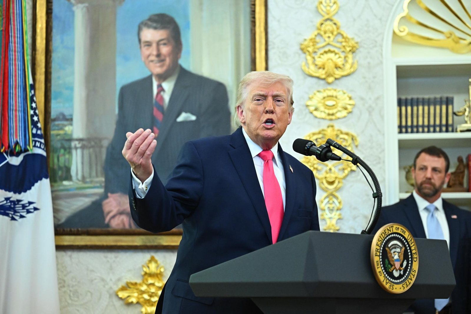 Trump anuncia acordo nuclear com Irã, mas Teerã nega veementemente