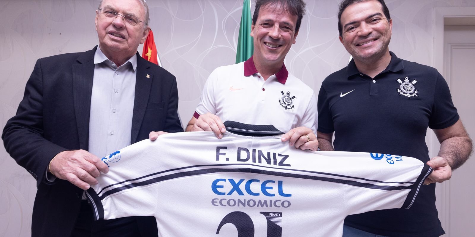 Corinthians anuncia Fernando Diniz como novo técnico em busca de renovação para Libertadores