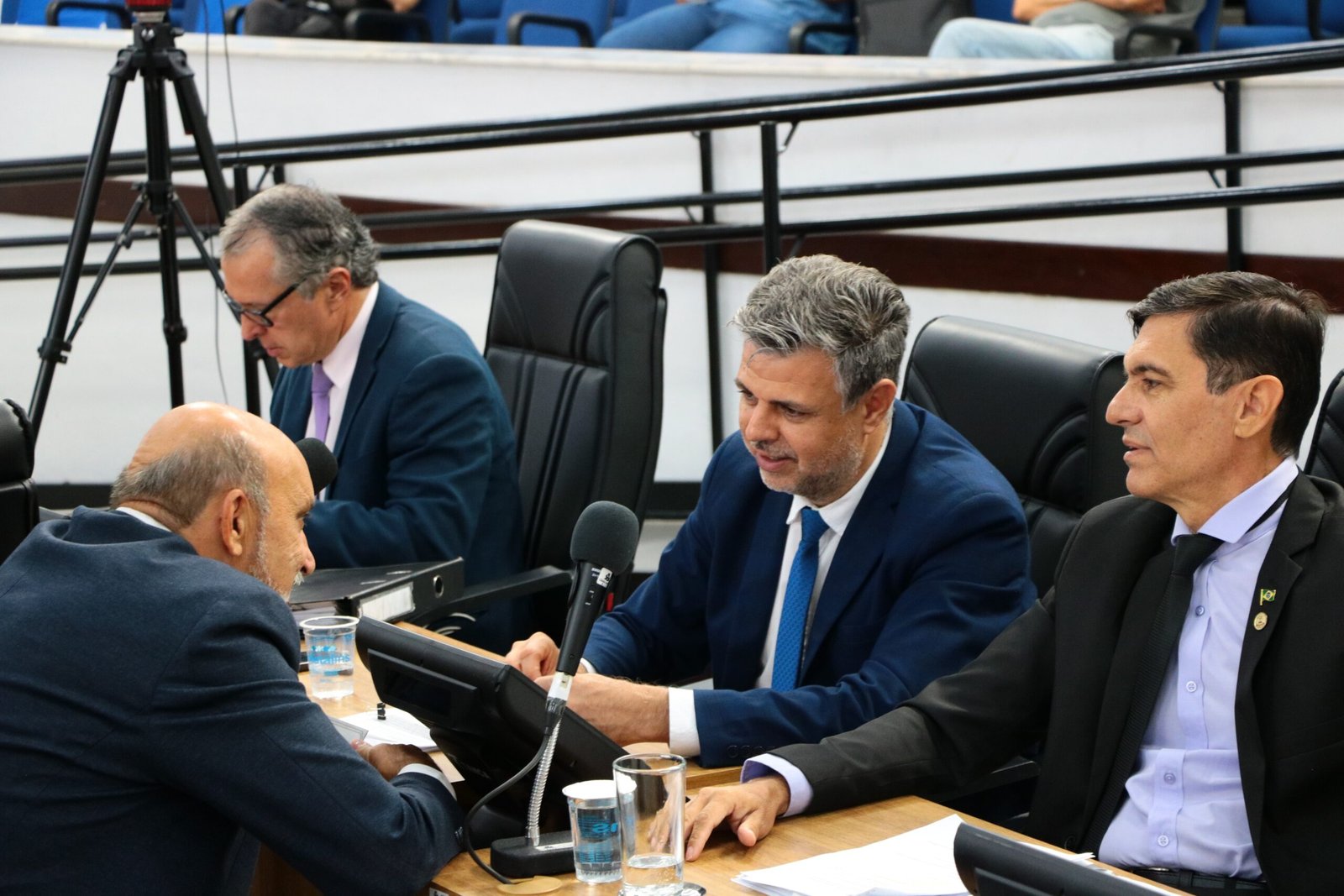 Vereadores de Rio Preto adiam por dez sessões projeto que “vende” dívidas da Prefeitura