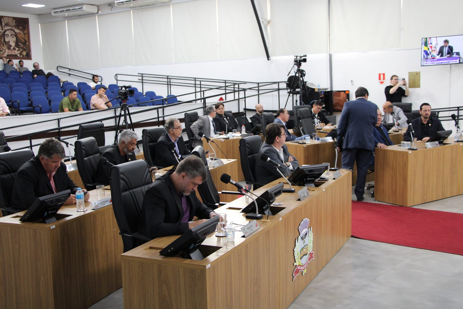 Por 16 votos favoráveis, Câmara de Rio Preto aprova as contas de 2023 de Edinho Araújo