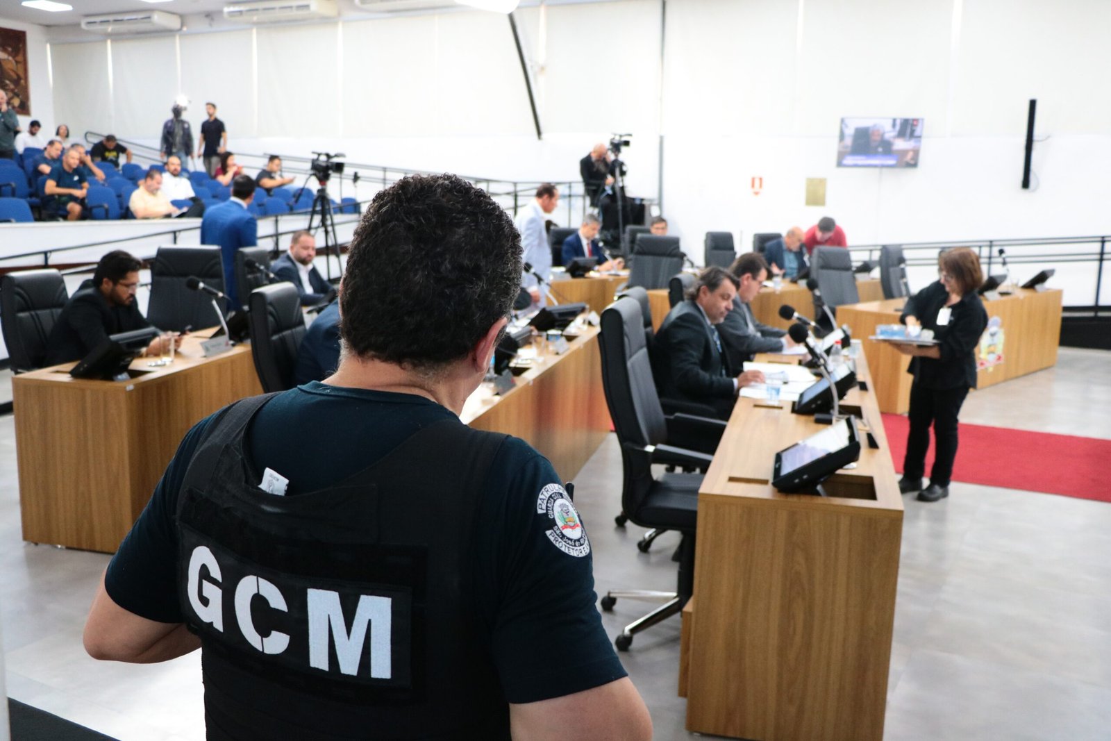 Bottas participa da sessão da Câmara e recebe críticas de vereadores contrários ao convênio de R$ 11,9 milhões com a Santa Casa de Casa Branca