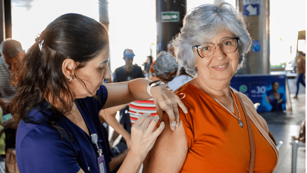 Saúde de Rio Preto amplia vacinação no Terminal Urbano com horário noturno