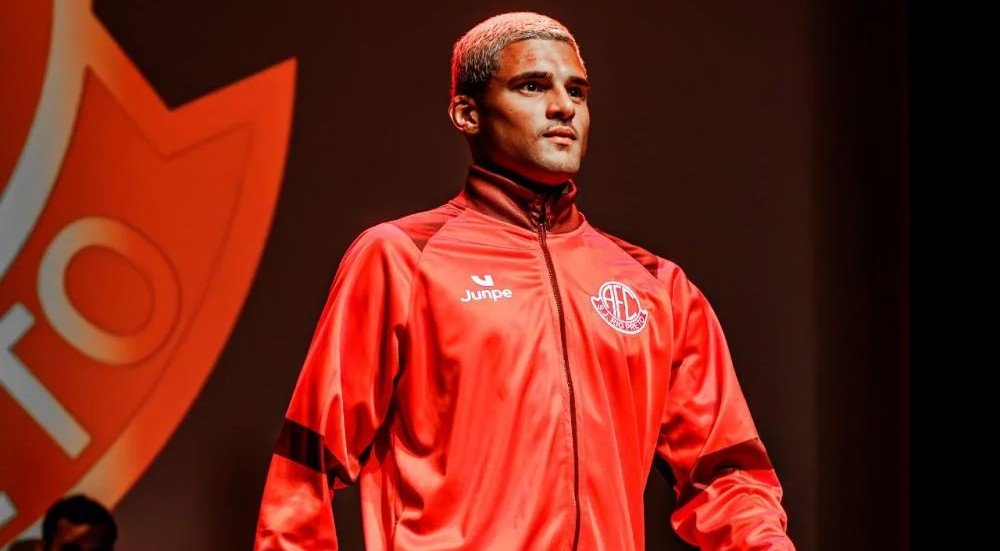Em noite de lançamento, América de Rio Preto apresenta novos uniformes para a temporada na Bezinha