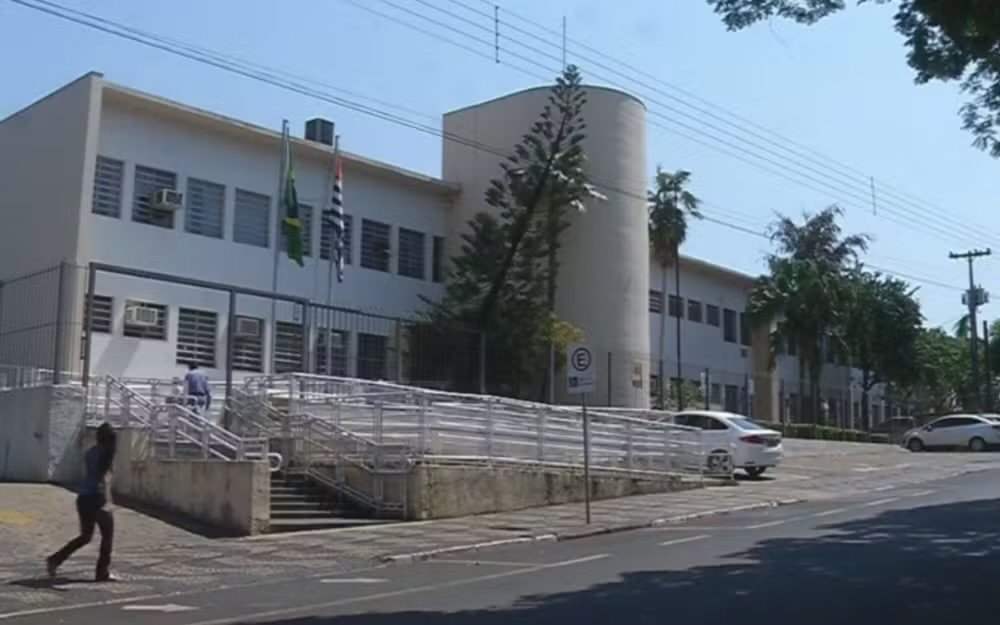 Pais são condenados por deixarem de levar filhas à escola em Jales
