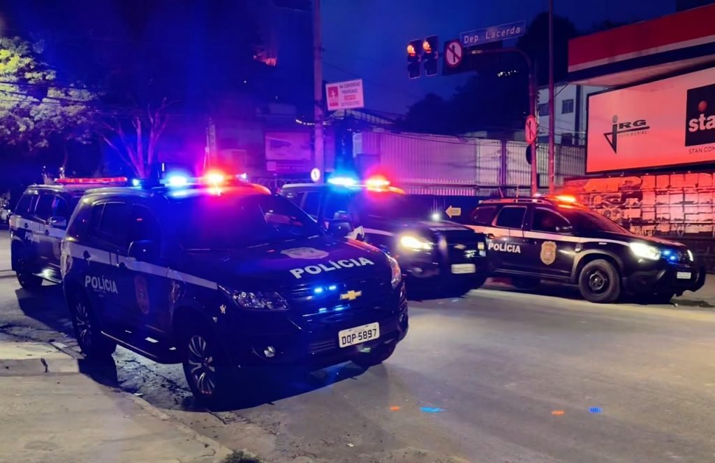 Polícia Civil descobre fábrica que distribuía bebidas alcoólicas falsificadas a comerciantes no interior de SP
