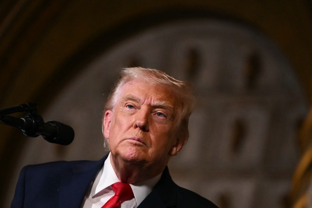 Trump Volta a Defender Reabertura ‘Fácil’ de Ormuz e Apropriação de Petróleo Iraniano