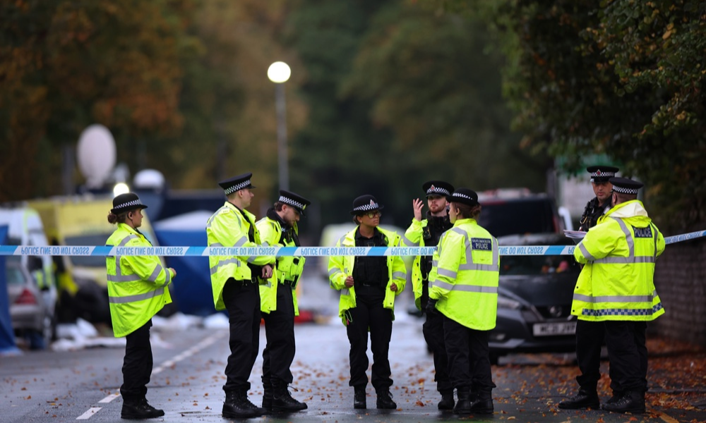Reino Unido: Polícia prende quarto suspeito em ataque incendiário a ambulâncias judaicas em Londres