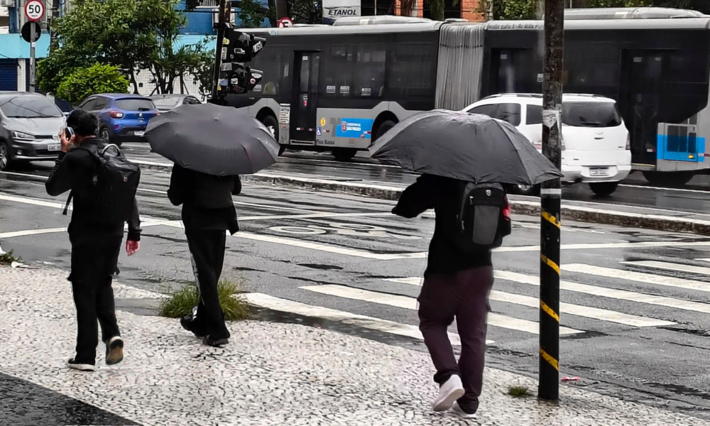Feriado de Páscoa no Sudeste: Calor e Sol Predominam, Mas Virada no Tempo Traz Chuvas Fortes