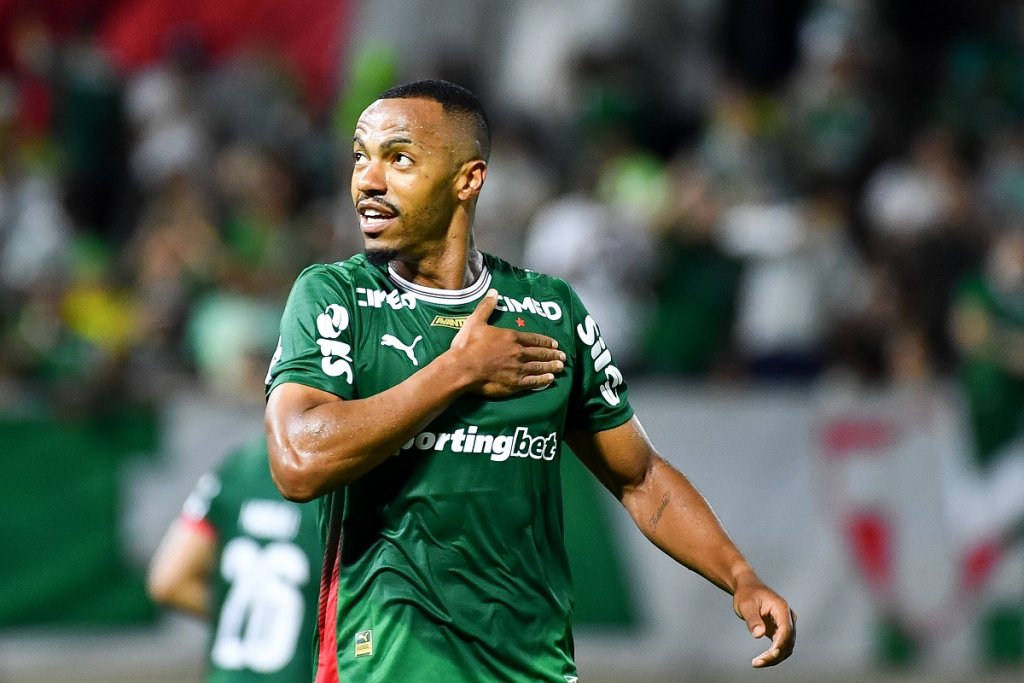 Marlon Freitas Brilha e Palmeiras Vence Grêmio, Consolidando Liderança no Brasileirão