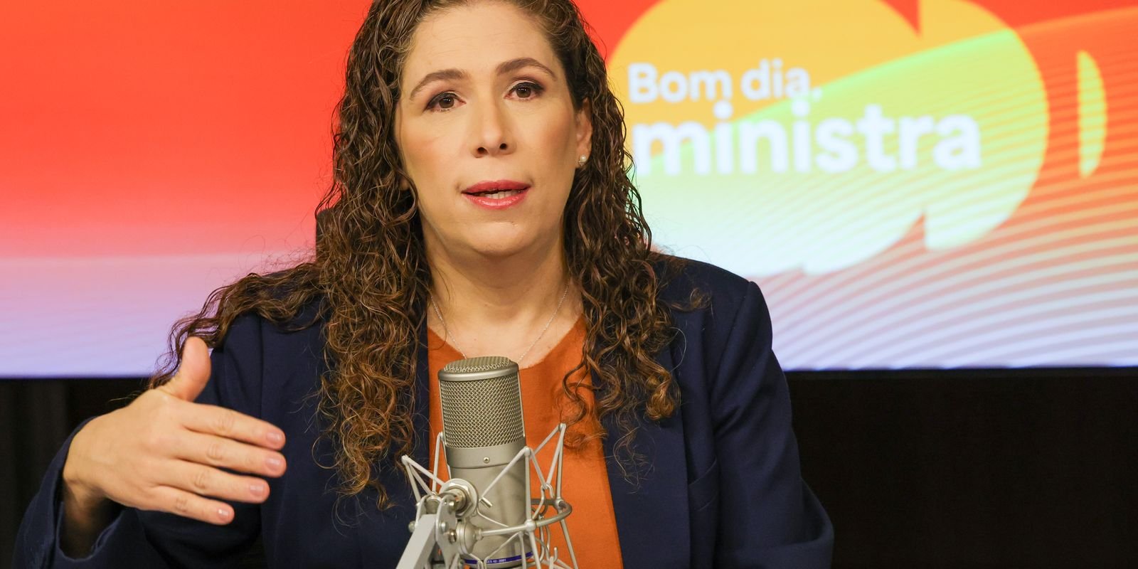 Governo Federal autoriza mais de 24 mil novos cargos para recompor capacidade do Estado, afirma ministra