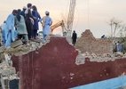 Paquistão: Ataque Coordenado com Carro-Bomba e Emboscada Mata 12 Policiais em Bannu