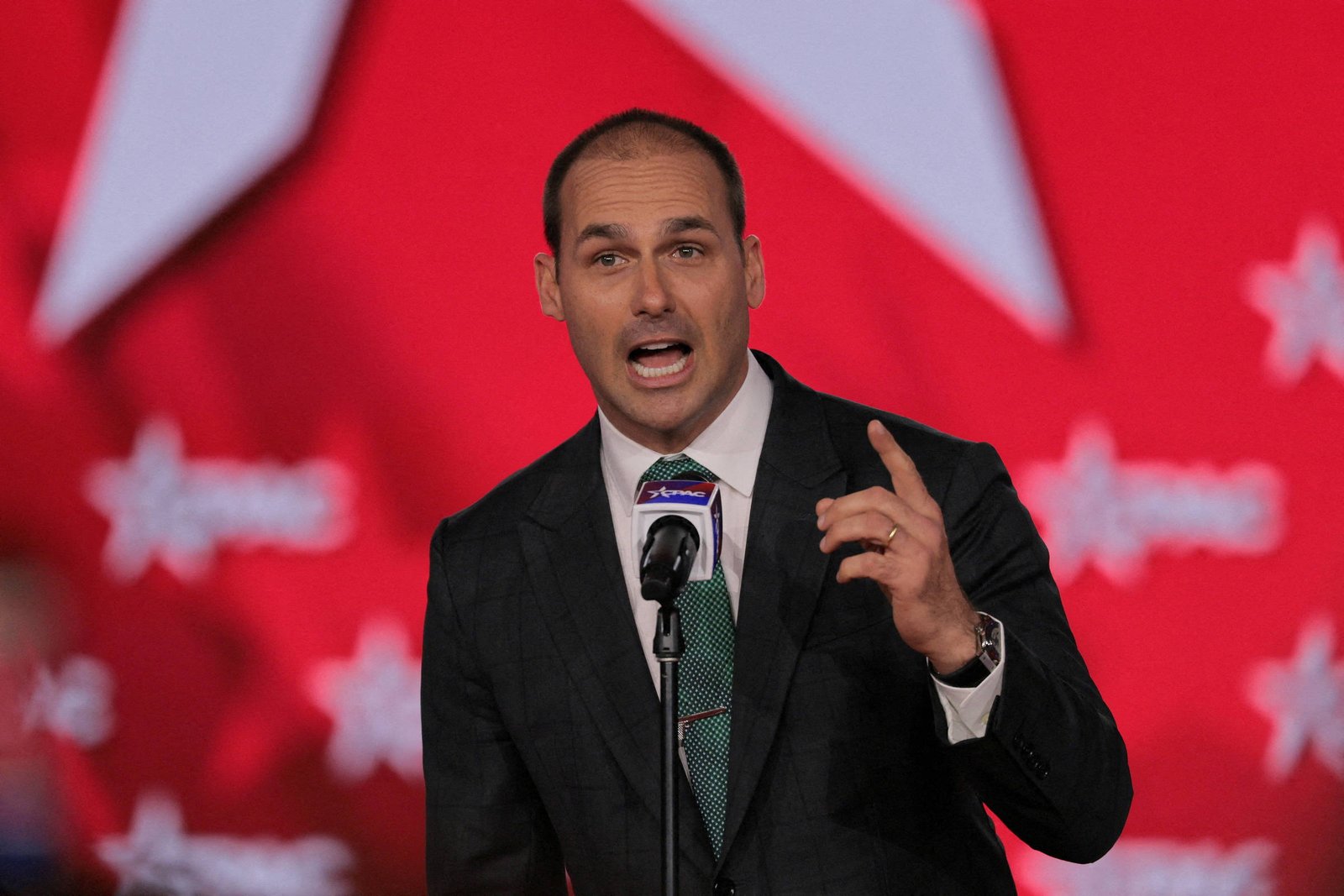 Fundo de Advogado de Eduardo Bolsonaro com Conexão ao Caso Vorcaro Adquire Imóvel no Texas
