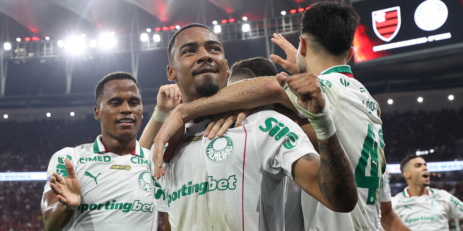Palmeiras domina Flamengo no Maracanã, vence por 3 a 0 e consolida liderança no Brasileirão