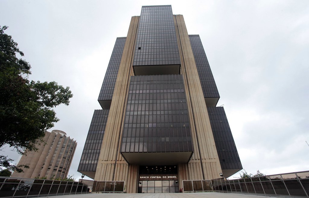 Banco Central endurece regras para relacionamento entre bancos e endividados, antecipando discussões governamentais