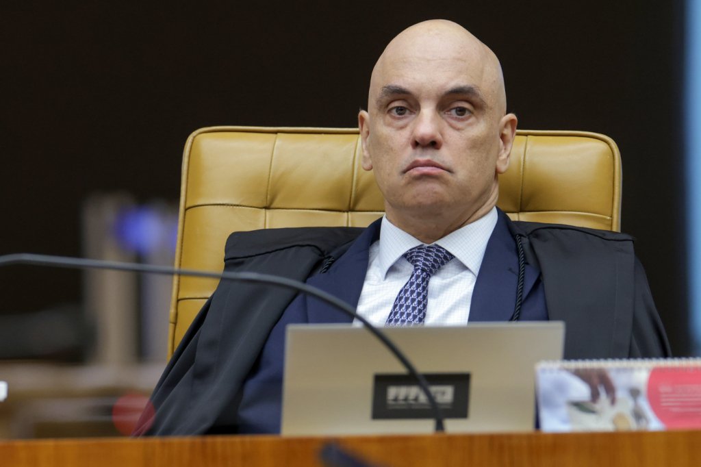 Justiça dos EUA emite citação contra Alexandre de Moraes em processo movido por empresas ligadas a Trump