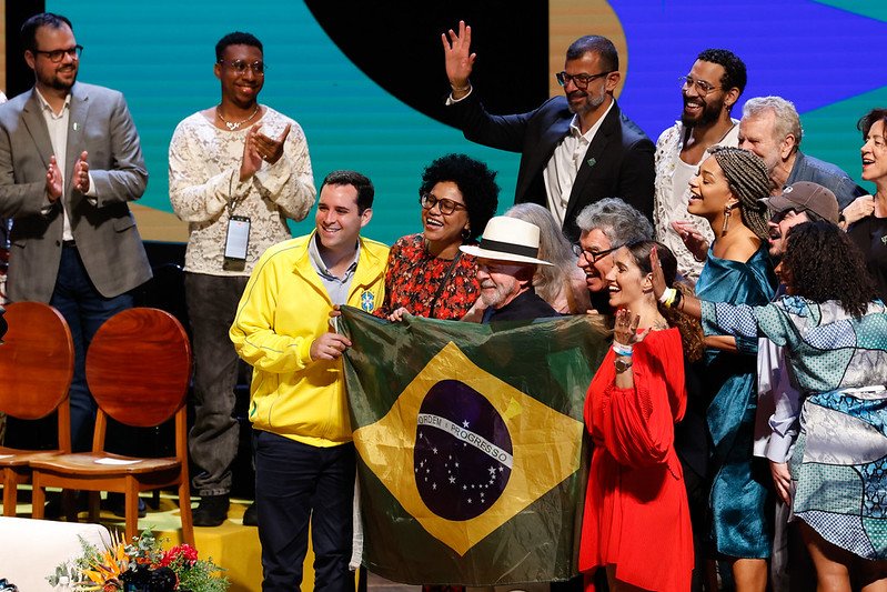 Lula defende uso do verde e amarelo pela esquerda durante a Copa do Mundo