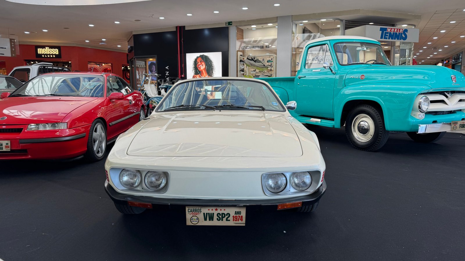 Exposição de carros antigos é atração no Shopping Cidade Norte