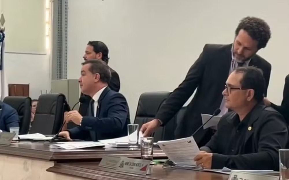 Sorteio para definir membros da CEI que investiga convênio de R$ 12 milhões na Saúde tem bate-boca entre vereadores