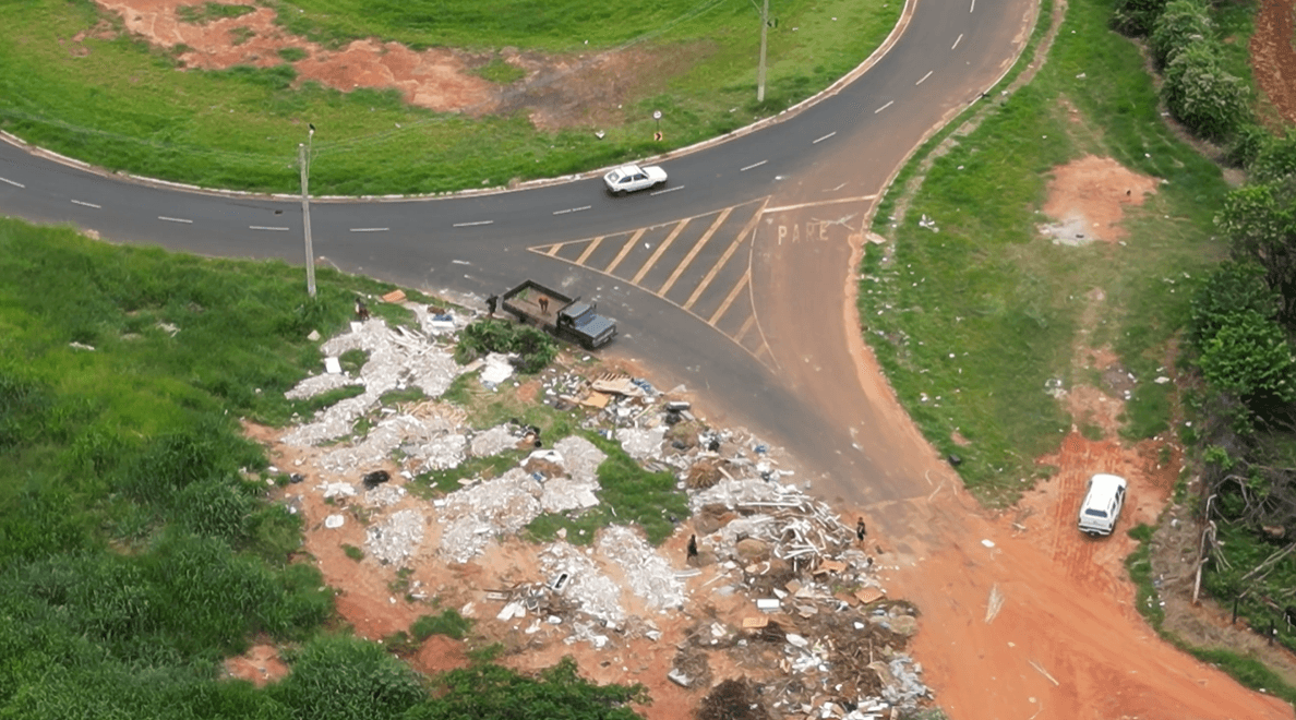 Guarda Municipal flagra descarte irregular na entrada do bairro Dignidade