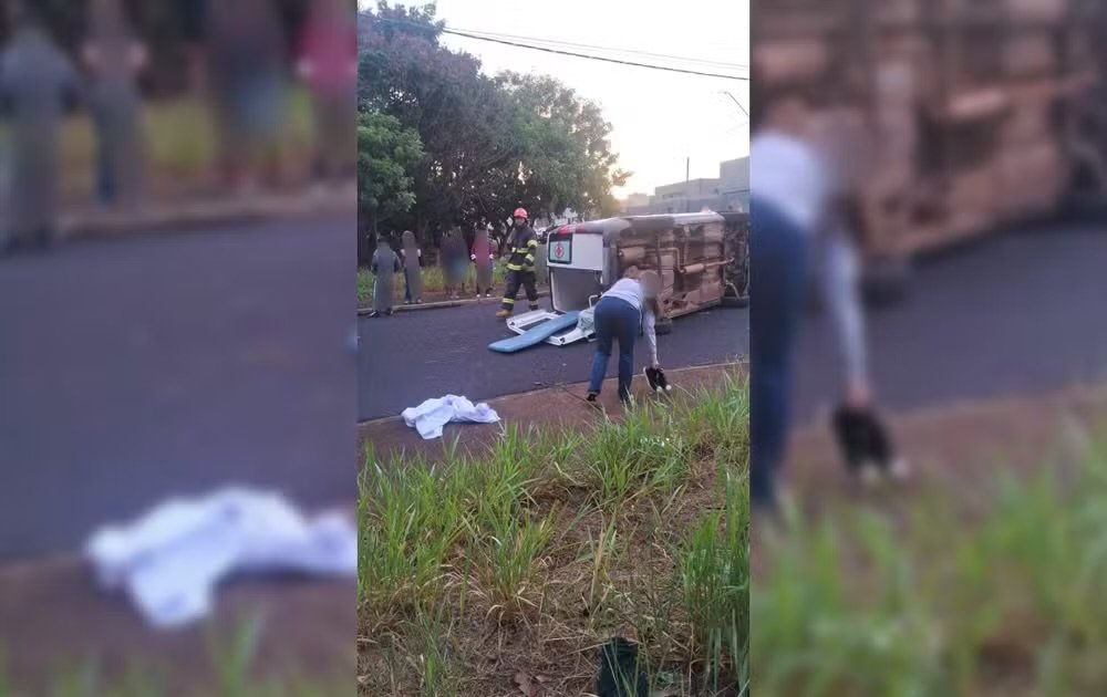Bebê morre e mãe fica ferida após ambulância tombar em acidente em Rio Preto