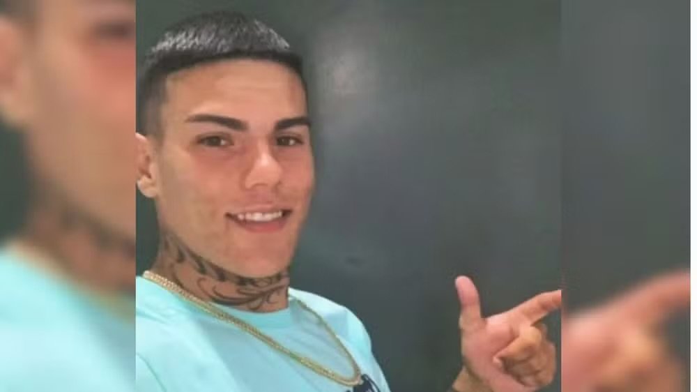 Homem morre após moto invadir canteiro de avenida e bater em poste em Penápolis