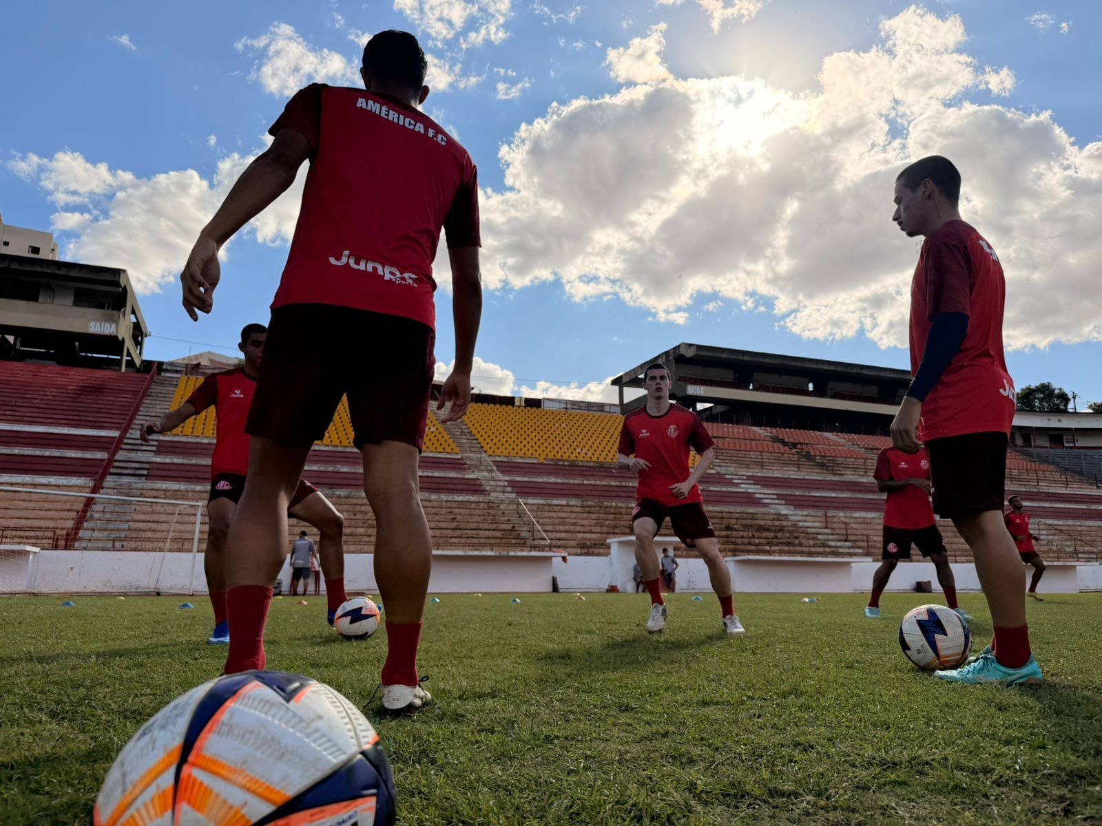 Pelo returno da Bezinha, América enfrenta nesta sexta o Assisense