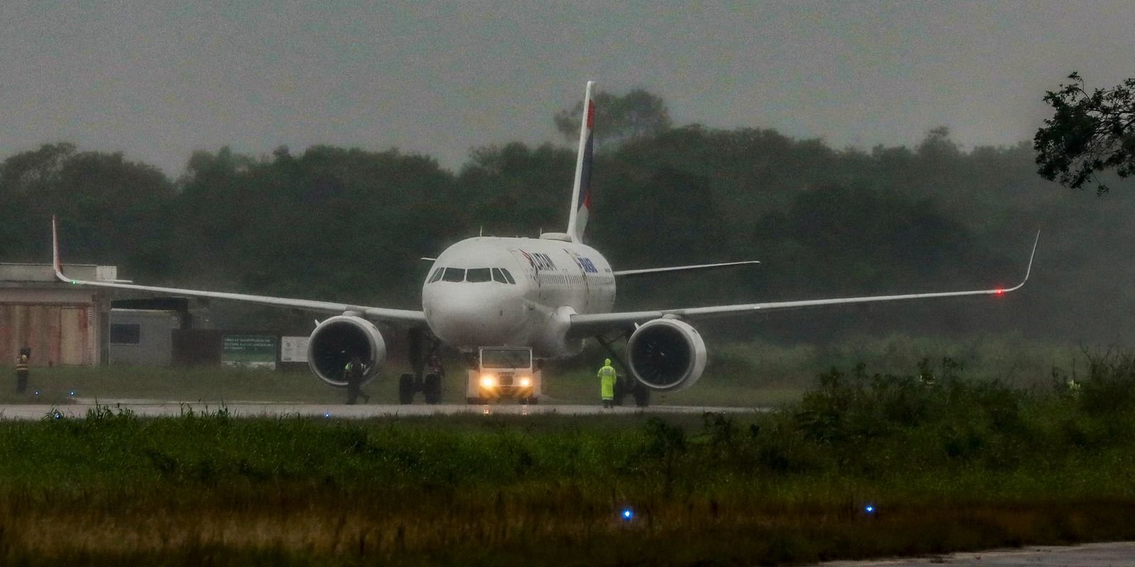 Governo prorroga descontos em querosene de aviação e biodiesel, aliviando custos e controlando inflação