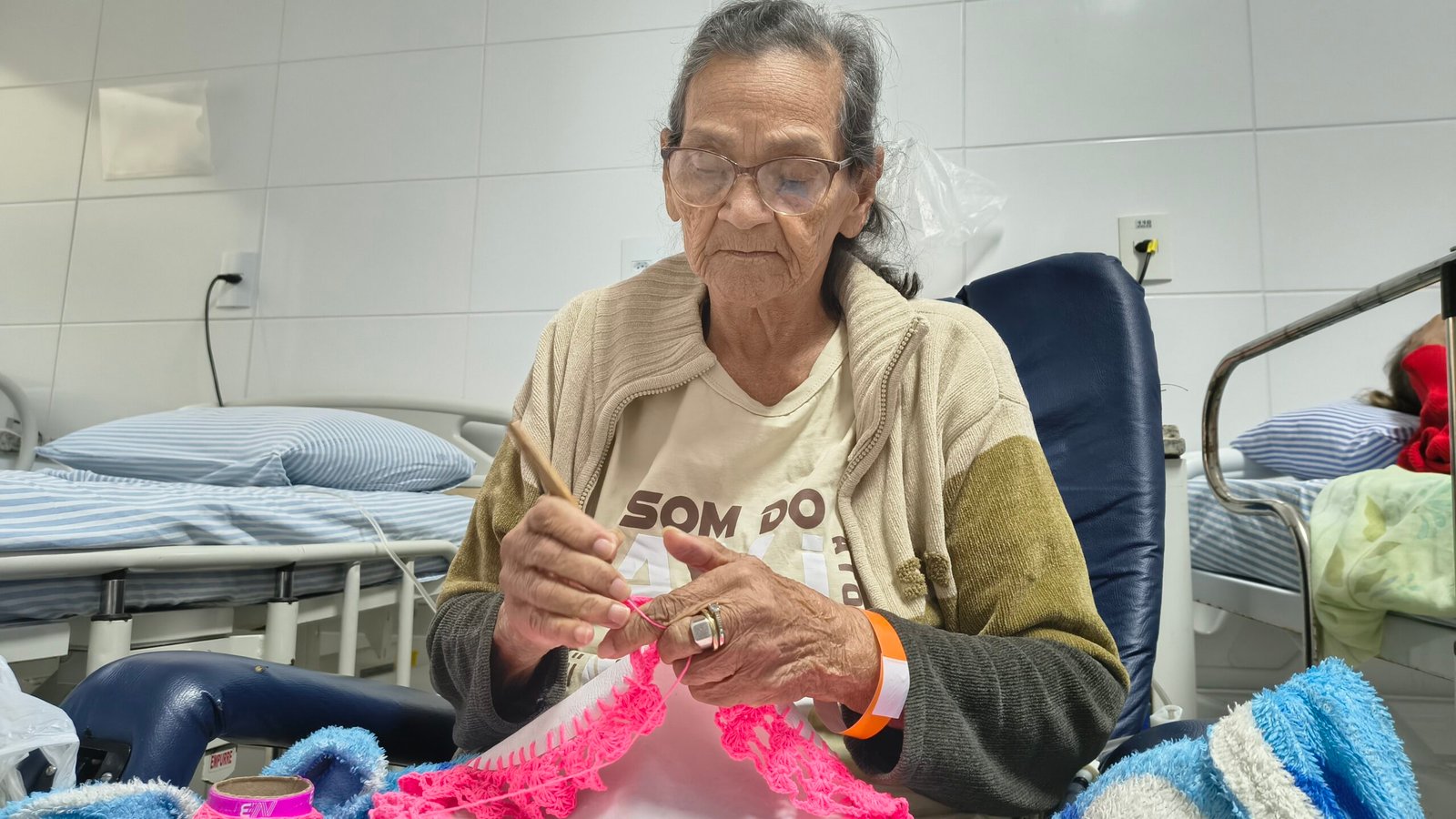 Idosa de 82 anos transforma rotina de diálise em ato de generosidade e esperança na Santa Casa de Votuporanga