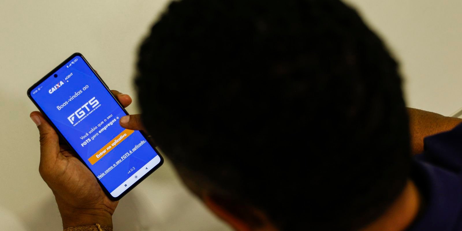 Desenrola 2.0 mobiliza 1,4 milhão de trabalhadores no aplicativo do FGTS em busca de alívio financeiro