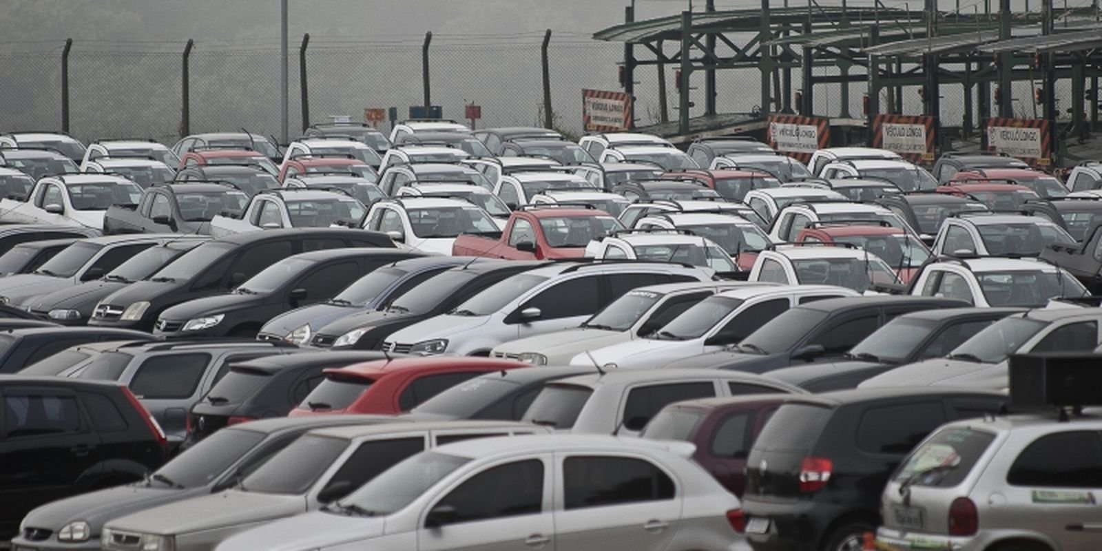 Produção de veículos no Brasil cresce 2,4% em abril e aponta recuperação, diz Anfavea