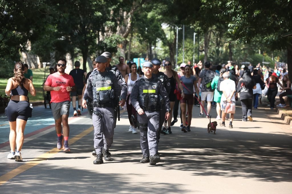 Policiamento intensificado em parques de São Paulo resulta em prisão de procurado e mira segurança de frequentadores